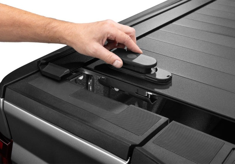 Retrax 22-26 Nissan Frontier 5ft Bed (w or w/o Utilitrack) RetraxPRO EZ-Off FRC-4000
